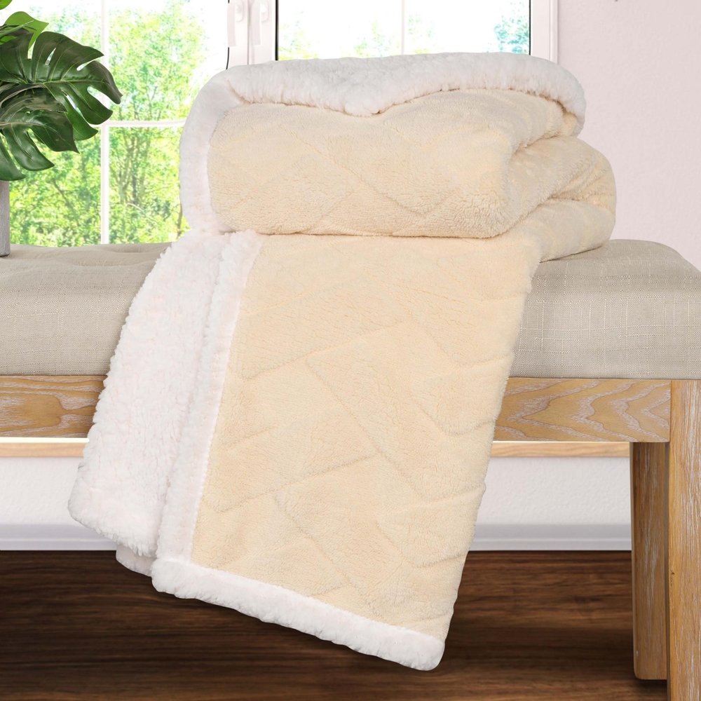 King Cream Fleece Knitted Plush Blanket